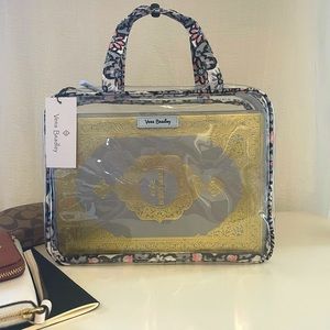 Vera Bradley bag Lisbon Madallion! Use this bag to carry items for Church ⛪️!!